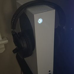 Xbox Series S Console Bundle