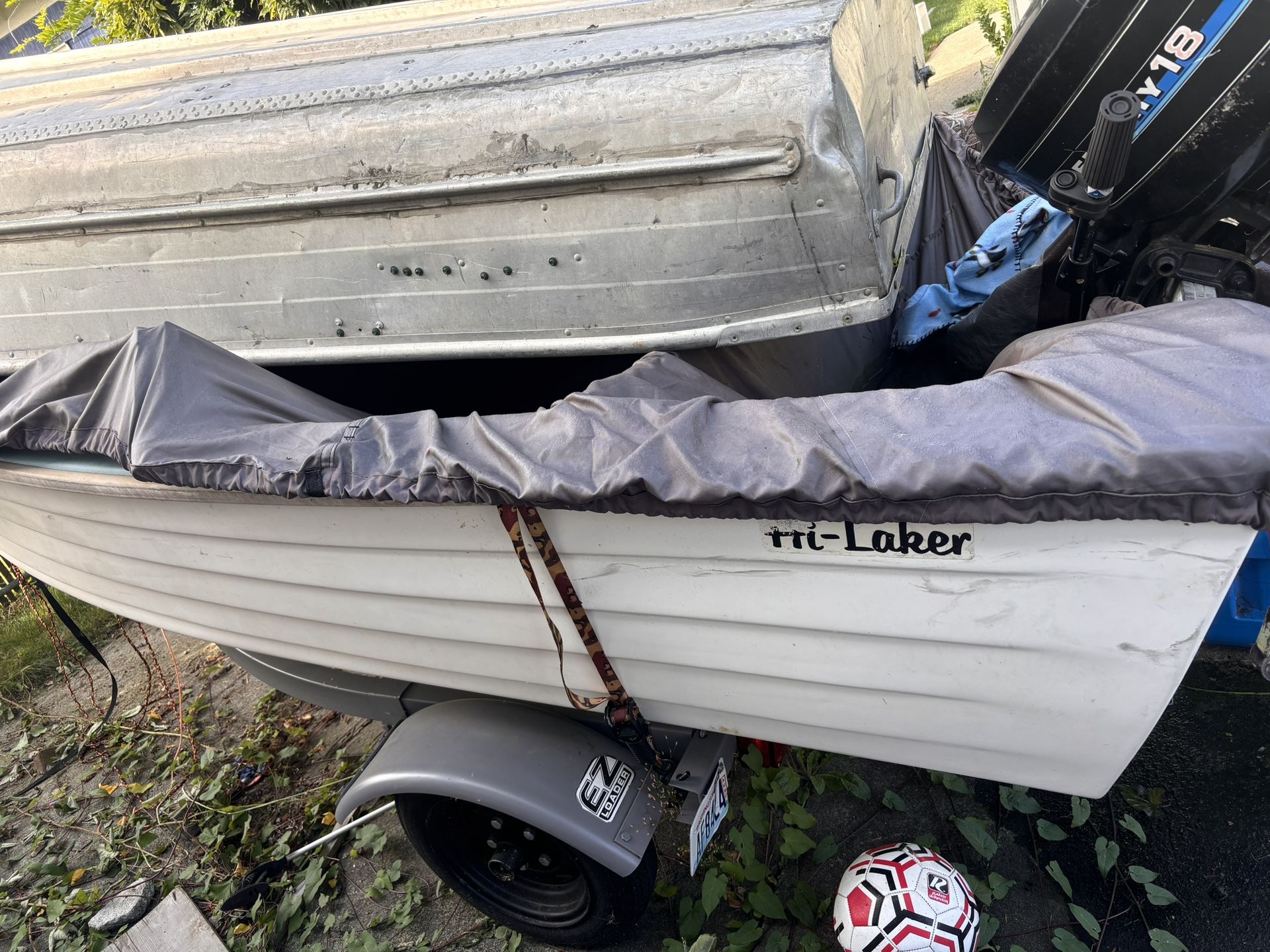 1985 Hi-Laker BOAT