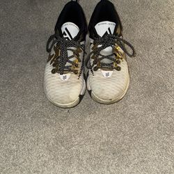 Basketball shoes men’s 9 1/2