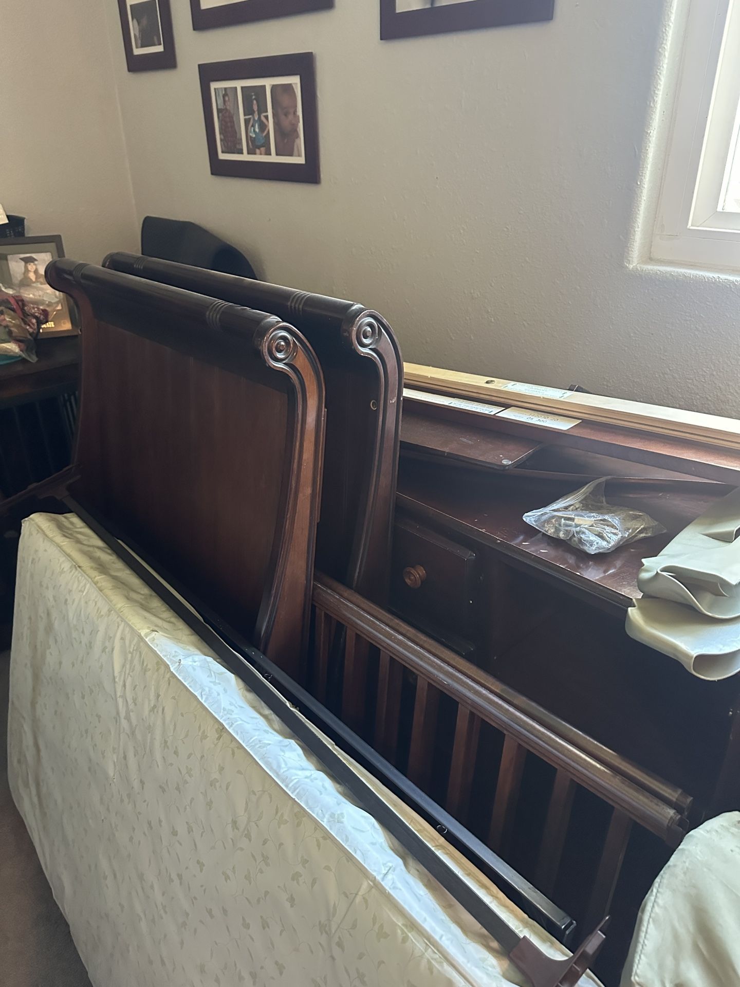 Crib And Dresser/changing Table