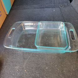 Glass cake dish & small cake dish