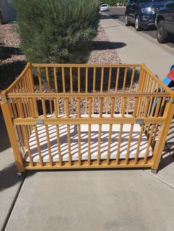Adjustable crib