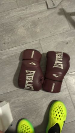Boxing gloves