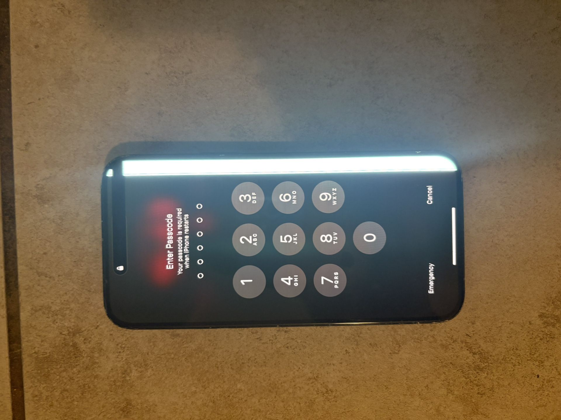 iPhone 15 Pro Max Needs Screen Unlocked