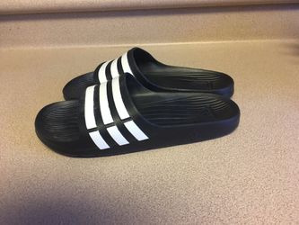 New Adidas Slippers Men’s 11