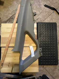 2004-2009 Toyota Prius Passenger side c Pillar  