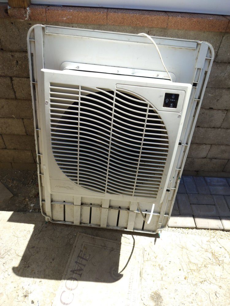 Master Cool Air Conditioner (Excellent Condition)
