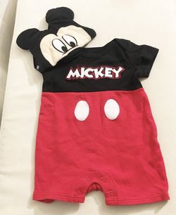 disney store 2pc red & black mickey mouse costume: baby romper size 3 months & beanie