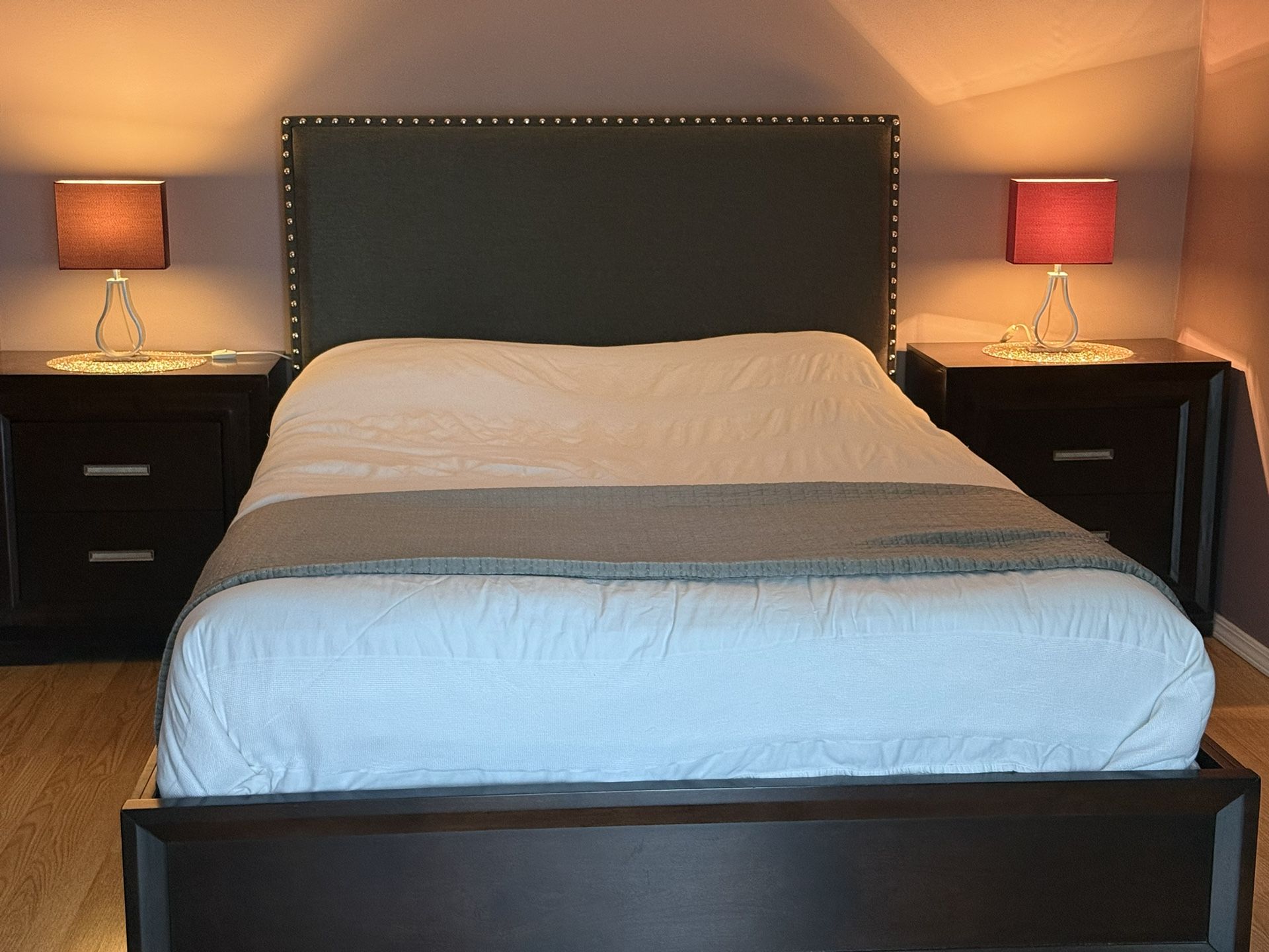 Queen Bedroom Set- Dark Brown Color