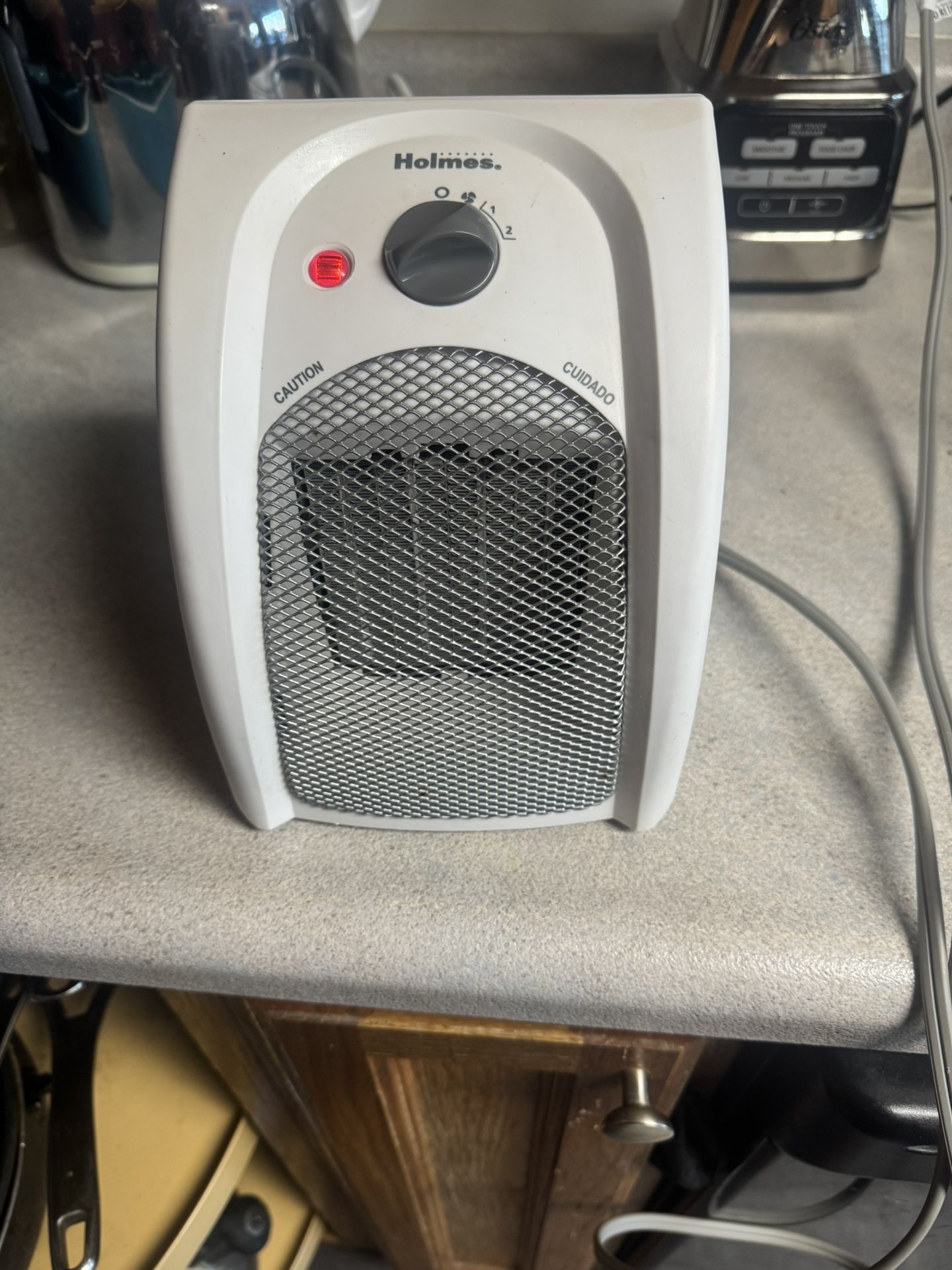 Holmes. Ceramic heater