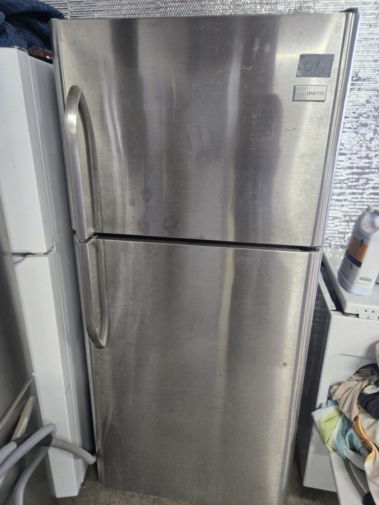 Fridgedaire Stainless Steel Fridge Top Freezer