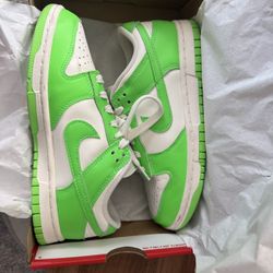Women Nike dunks 
