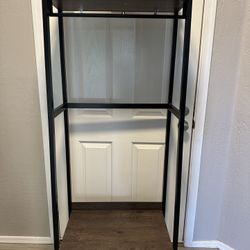 Closet / Shelves Hang And Store Clothes 
