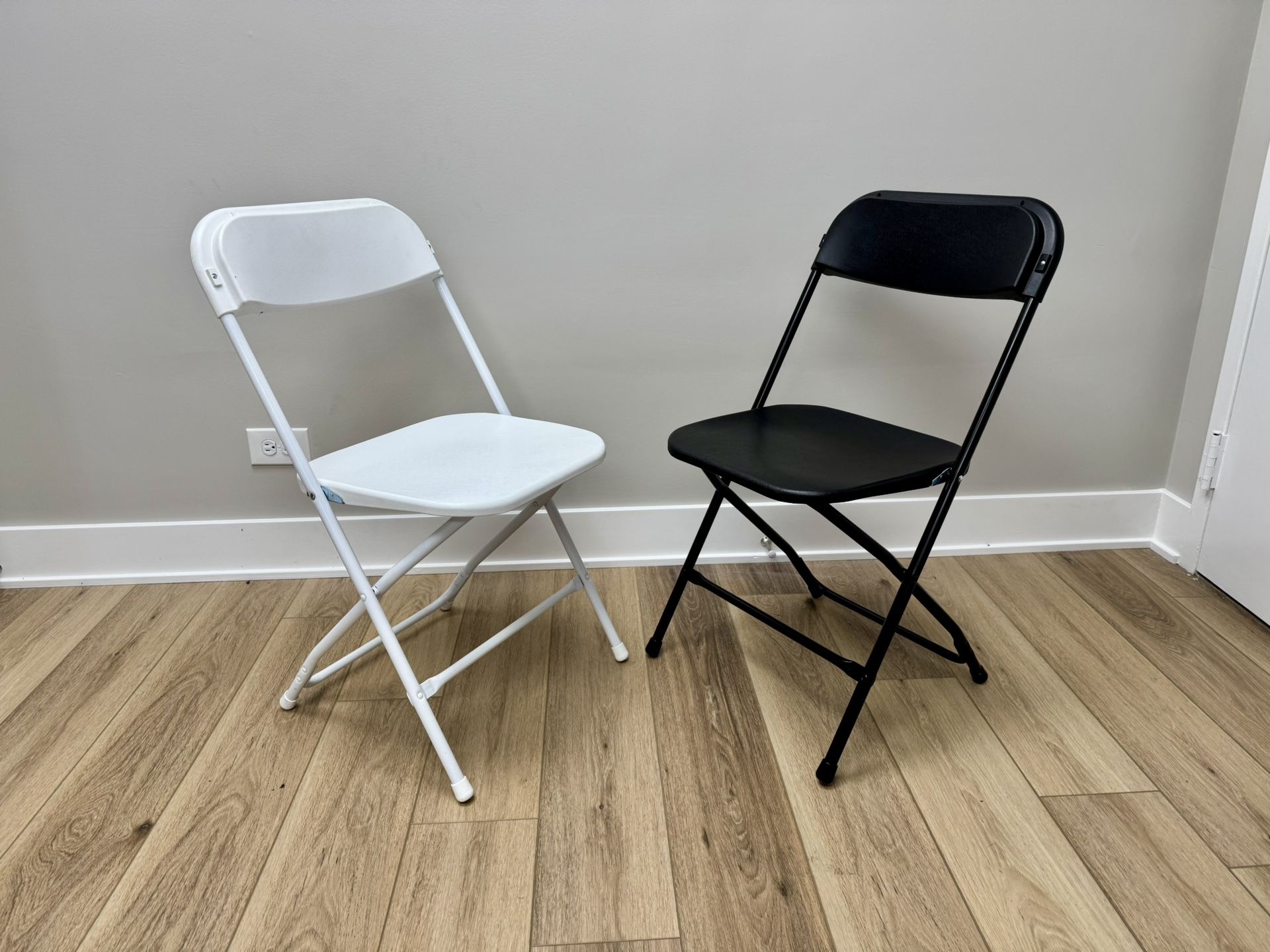 NEW Folding chairs $14 Each✅rivets, No Screws⚪️white and 🖤black