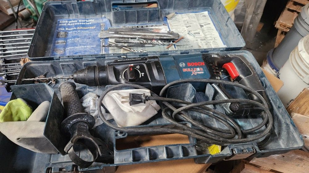 Bosch Heavy Duty Hammer Drill With Bits And Screws