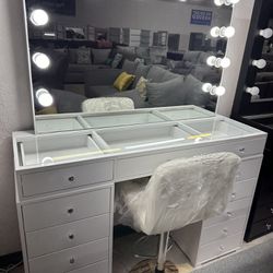 New Large White Vanity With Frameless Mirror