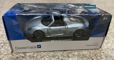 RARE!!!!PORSCHE 918 SPYDER 1:24 SCALE 2016 DEALERTRACK MODEL, LIMITED EDITION.