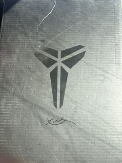 Kobe Grinches Size 10