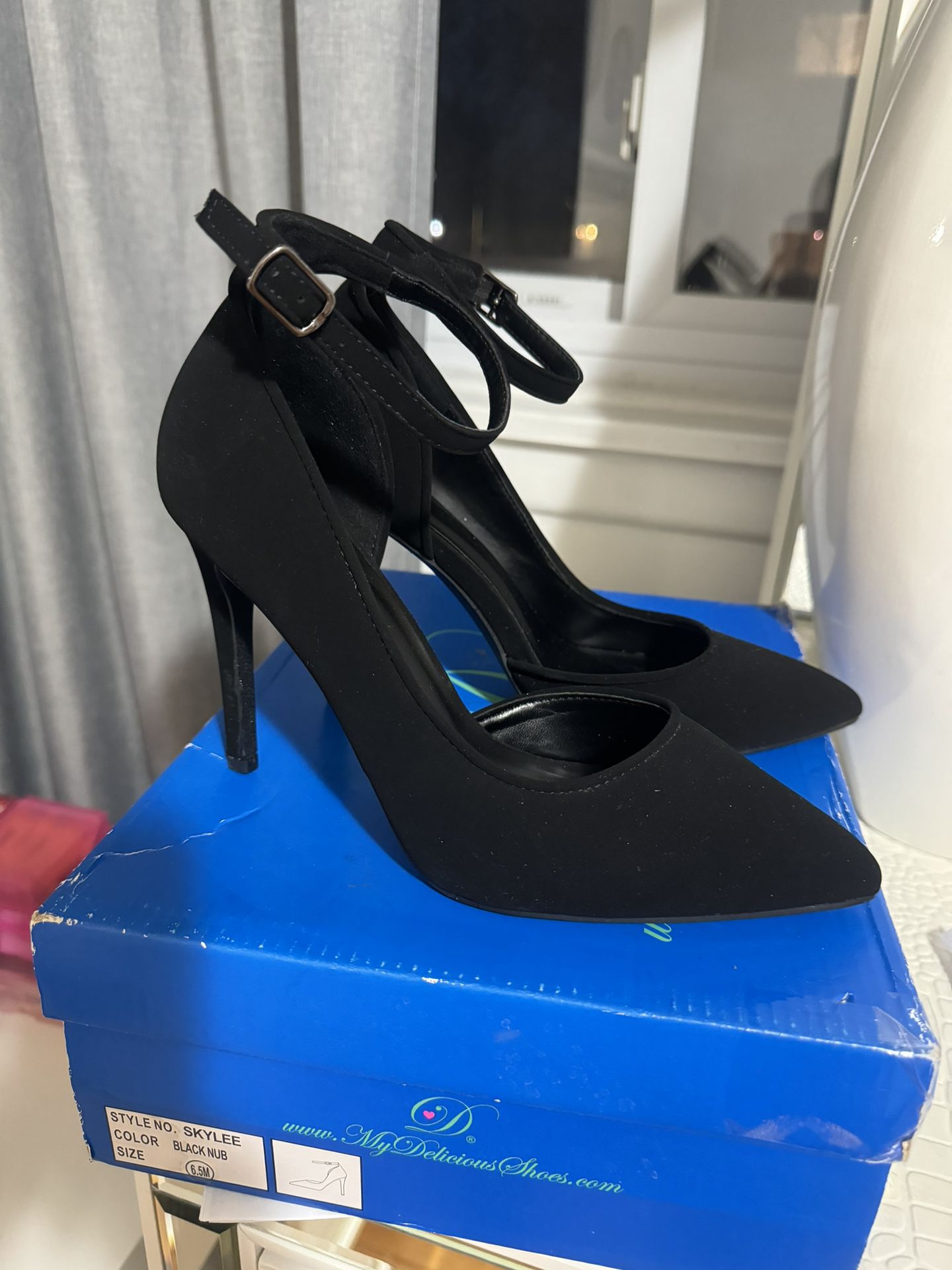 My Delicious Velvet Heels 👠 Size 6.5 Perfect Condition Used Once. 