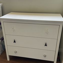 Chest of drawers