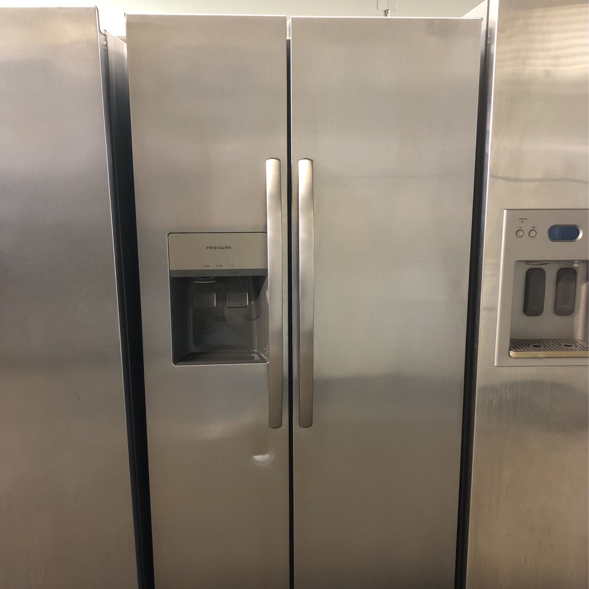 Frigidaire 33” Stainless Steel Side By Side Refrigerator New Open Box