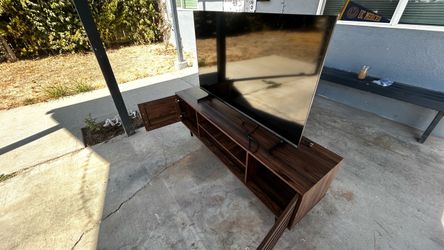 50in Sony Bravia 2ii 4kHD  Flat Screen TV with Wood TV Stand