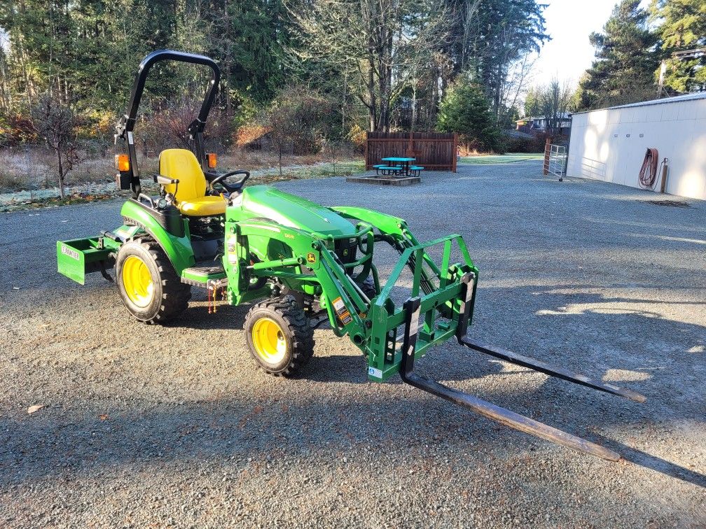 2018 John Deere 2025R 
+ attachments 