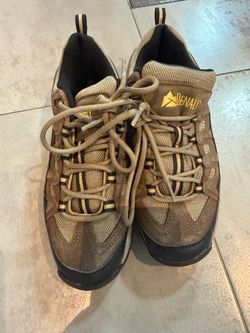 Denali men’s brown trail hiking shoes in size US 7