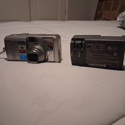 Cannon power shot s60 with battery and charger