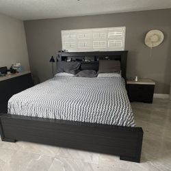 King Size Four - Pieces Bedroom Set 