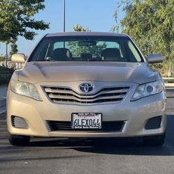 2011 Toyota Camry LE - 118,000 Miles
