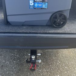 Igloo Latitude 137 Cans 90 Quart Rolling Cooler Grey Polyethylene Tow Handle Tailgate Party BBQ Beach Camping Food Drink Cold Cooler