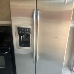 ⭐️NICE CLEAN GE STAINLESS COUNTER DEPTH SIDE BY SIDE REFRIGERATOR⭐️