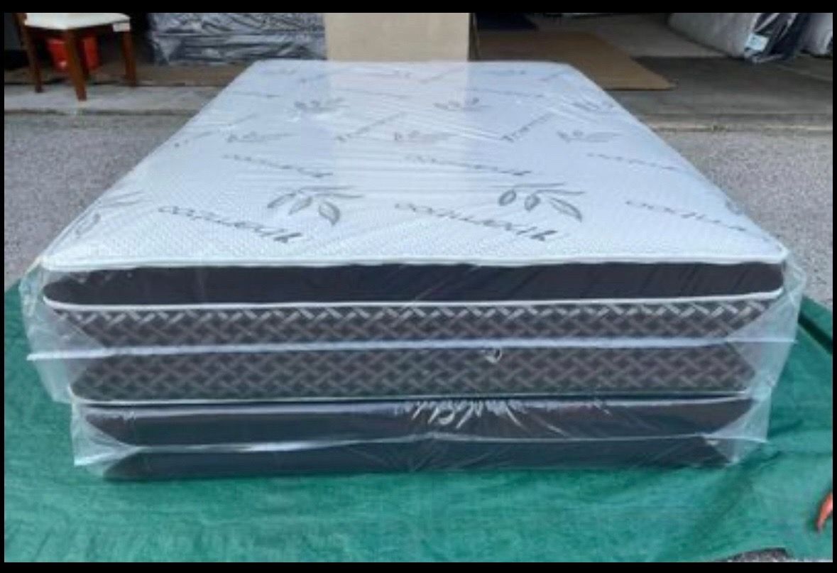 NEW Queen mattress set pillowtap