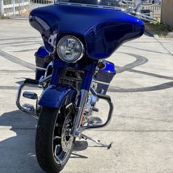2010 Harley-Davidson FLHXSE CVO Street Glide