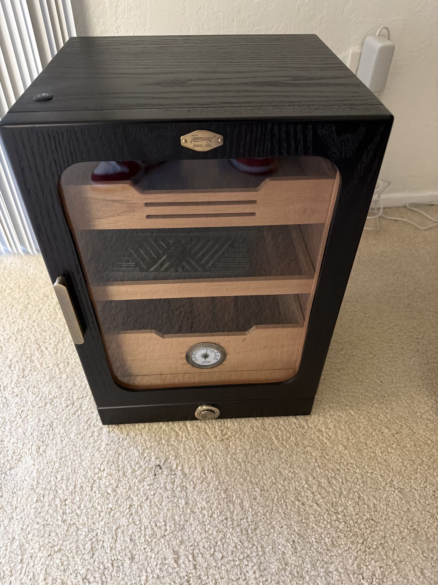 New Cigar Humidor Bundle – Cabinet + GANKAI Humidor (Unused)