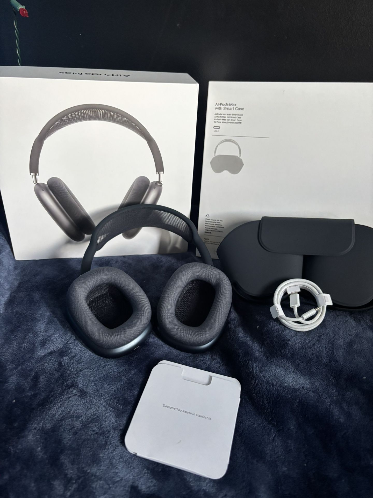 Black Apple AirPod Max USBC