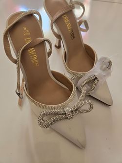 Dream Pairs Rhinestone Bow Heels Size 5