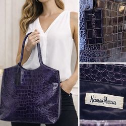 Bolsa Neiman  Marcus morada estilo cocodrilo grande elegante