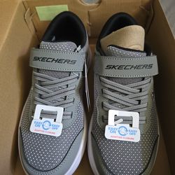 Boys Size US 2 New Skechers velcro sneakers