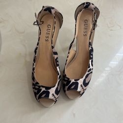 Guess Heels Size 8 1/2.