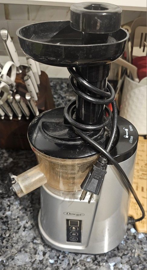 Cold Press Juicer Omega.