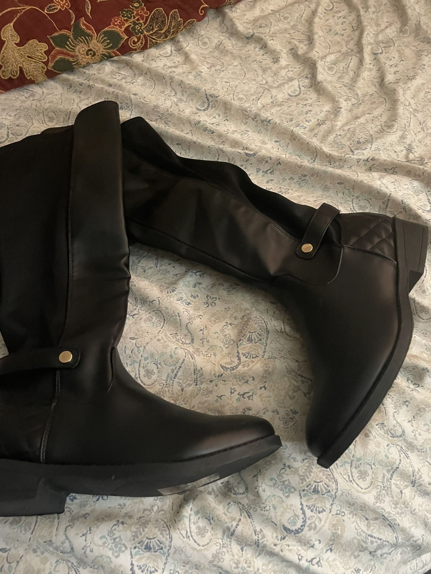 New Women Boots Size 10