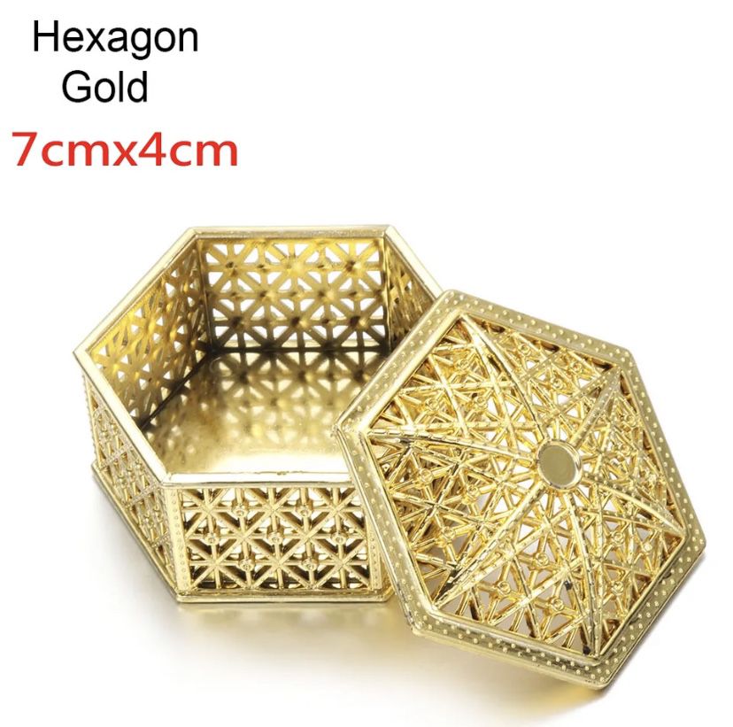 7*4cm Mini Plastic Hollow Jewelry Box Retro Gold Foil Candy Necklace Earring Treat Box Small Wedding Favor Box Party Favor Gift   ‎‏Pin ‎‏Brooch ‎‏Jew