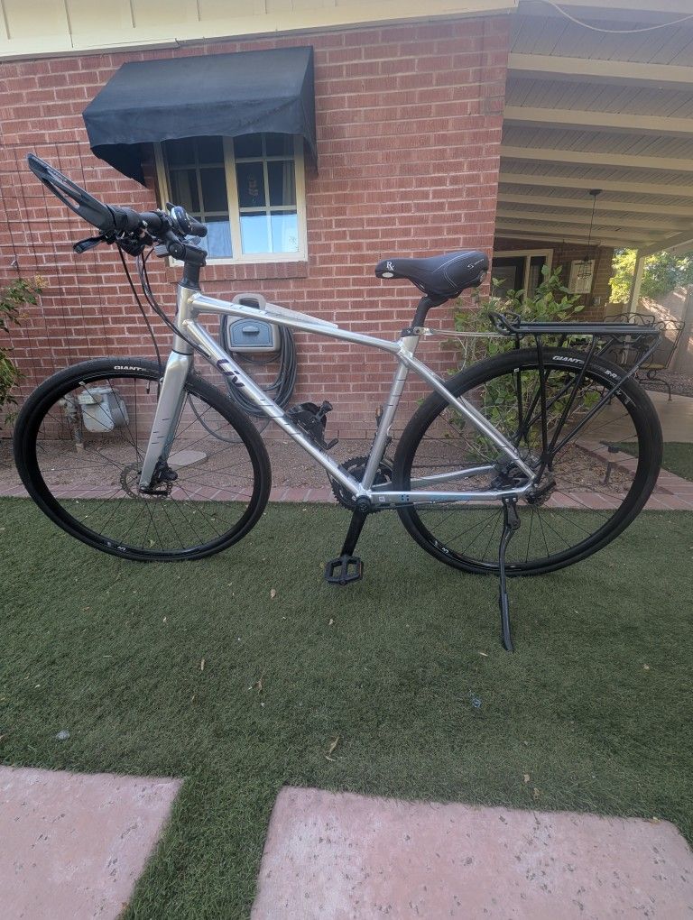 Giant Liv Thrive 2 Hybrid Bicycle