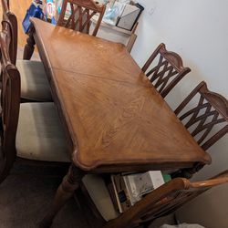 Dining Room Table + 6 Chairs + 2 Leaves BROYHILL