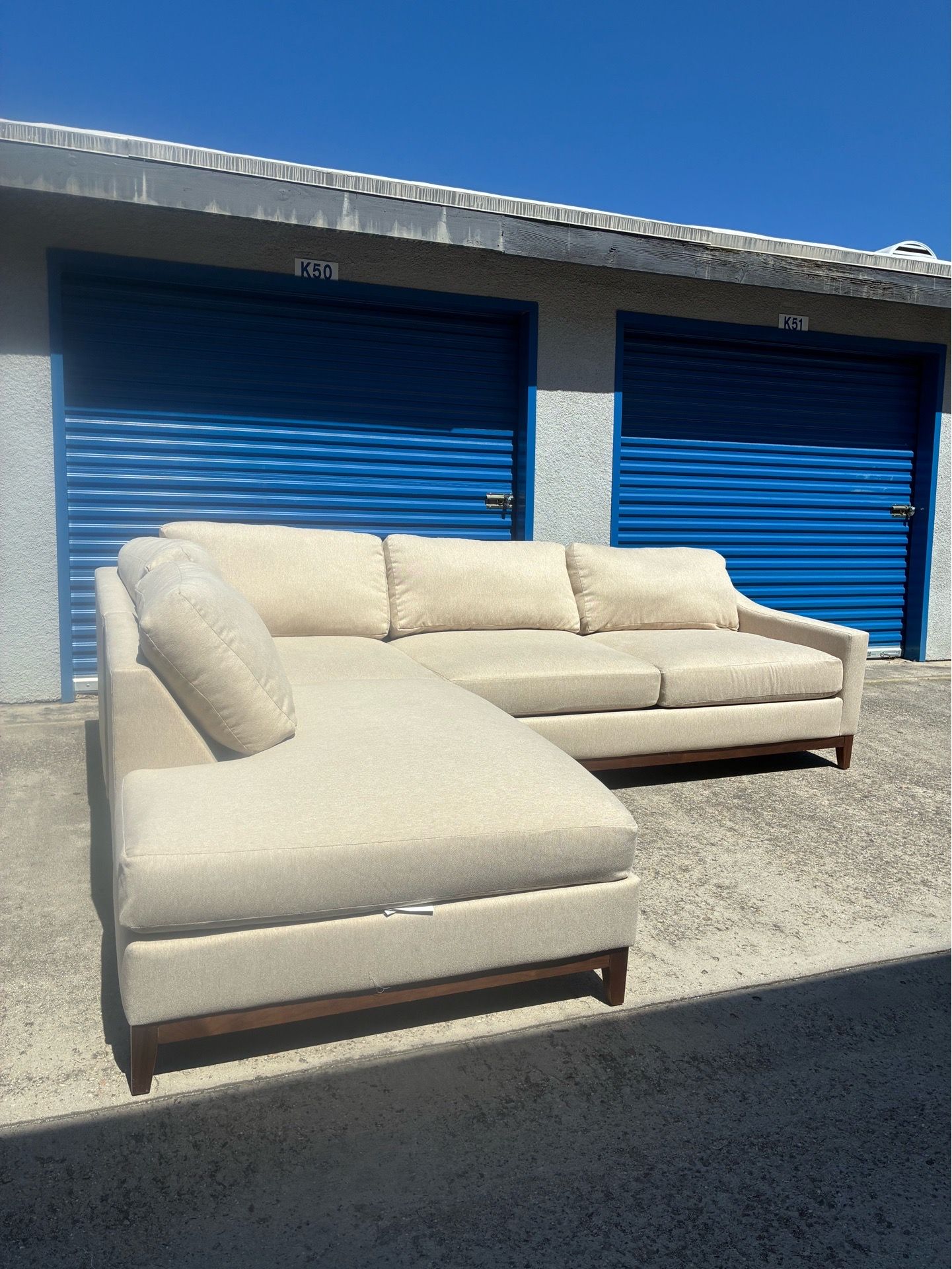 Living Spaces Sectional Couch 🛻Delivery Available🛻