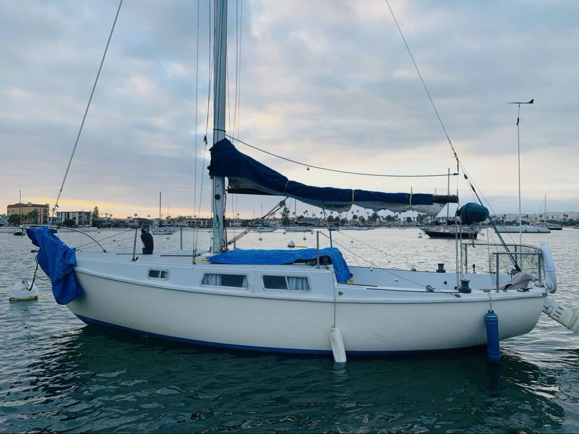 JENSEN CAL 25 SAILBOAT