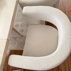 Kinwell dining chair in white boucle