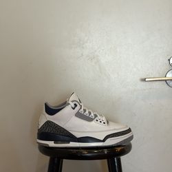 Jordan 3 Midnight Navy Size 9